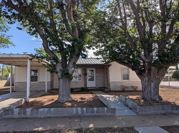 910 NE 4th Pl, Andrews, TX 79714