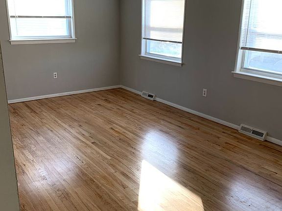 4th image of 43 Cloverdale Dr