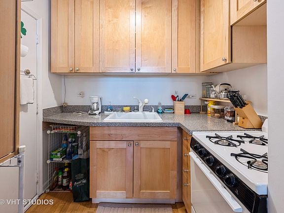 5th image of 4240 N Clarendon Ave APT 406S