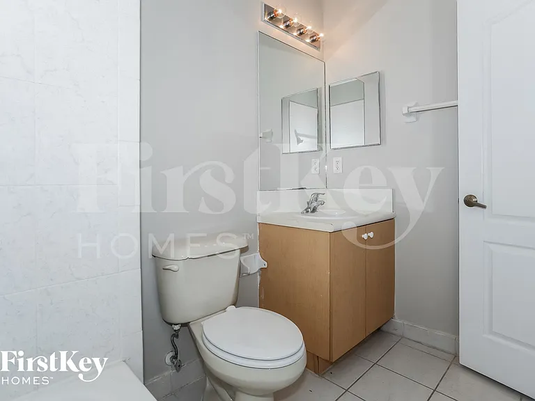 1700 NE 37th Pl — Photo 13