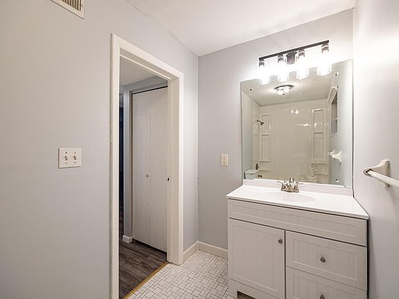 3rd image of 6335 Beechmont Ave APT 3