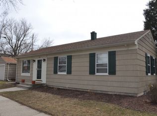 201 E Belle Ave, Whitefish Bay, WI 53217