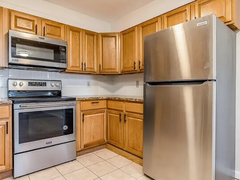 1005 Lincoln St #D2 — Photo 2