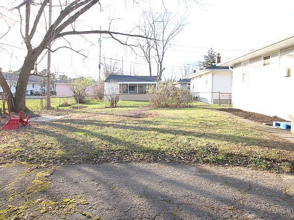 3rd image of 1733 Carolyn Ave