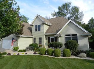 4370 S 38th St, Greenfield, WI 53221