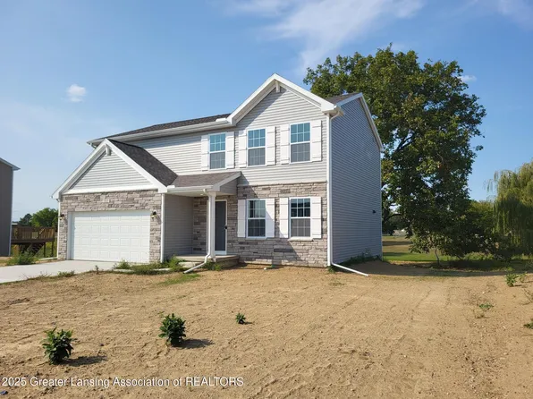 1055 Woodridge Dr, Saint Johns, MI 48879