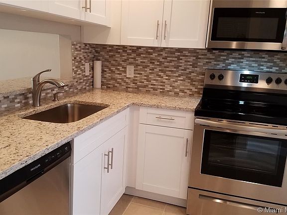 3rd image of 163 Pinewood Ct #163