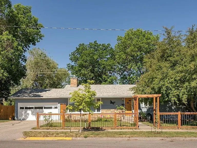 303 N 10th Ave — Photo 2