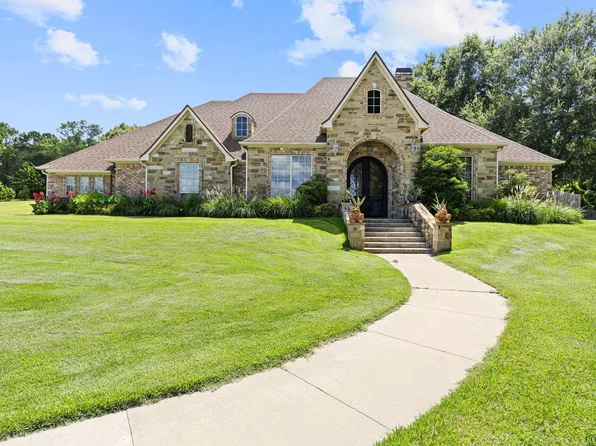 230 Ashbriar Ln, Longview, TX 75605