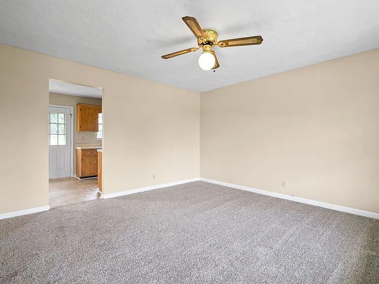 2080 Carneal Ln — Photo 6
