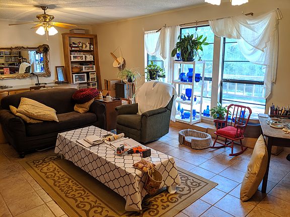 4th image of 319 Hilltop Dr