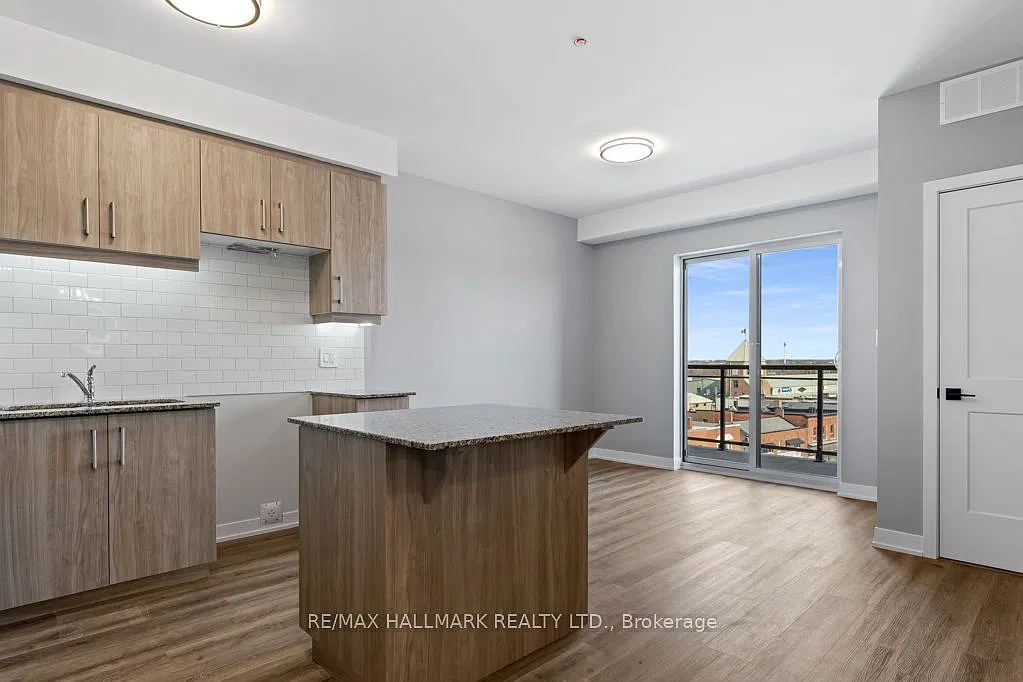 Condos on King — Photo 4