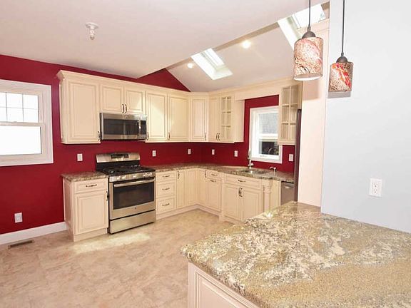 3rd image of 1057 Waverly Ave