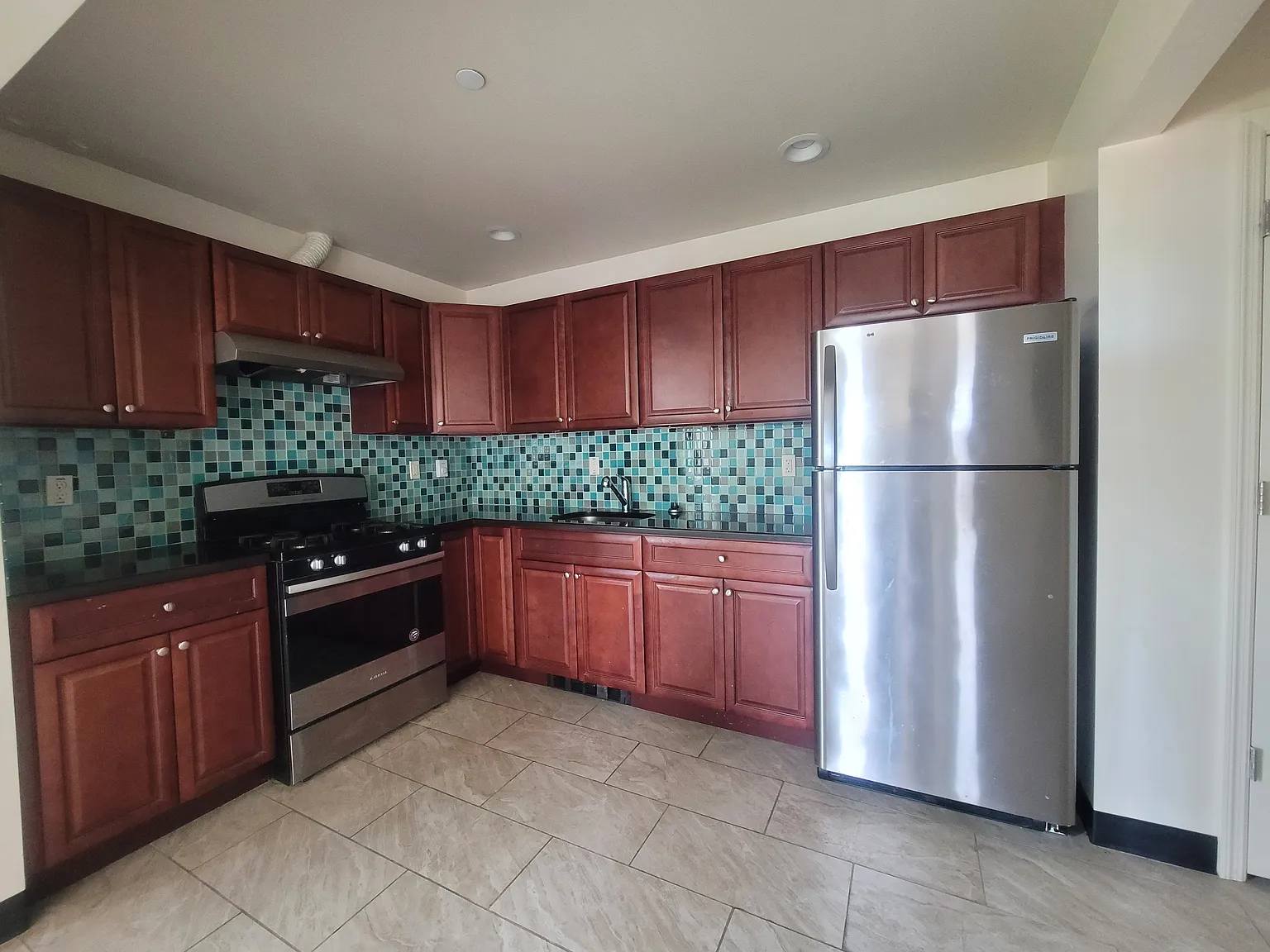 461 Winthrop Street — Photo 2