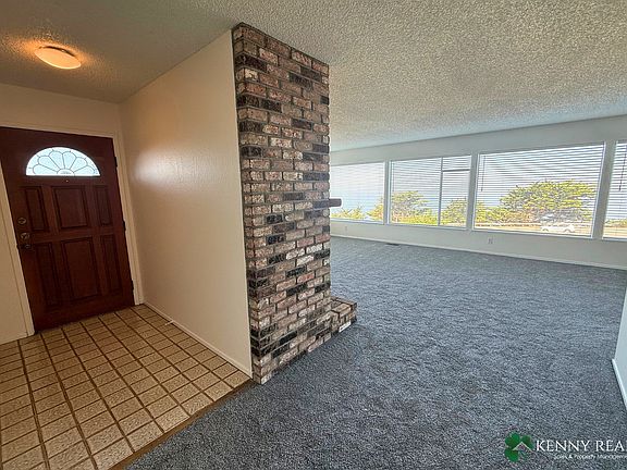 3rd image of 23 Holiday Ct