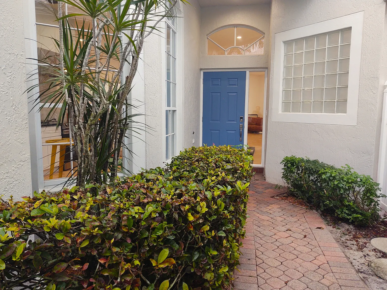 3 bed, 2.5 bath, 2218 sqft, $5,000 — Photo 3