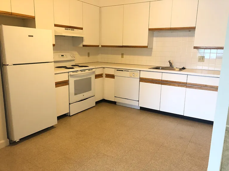 Lexington St Apartments — Photo 41