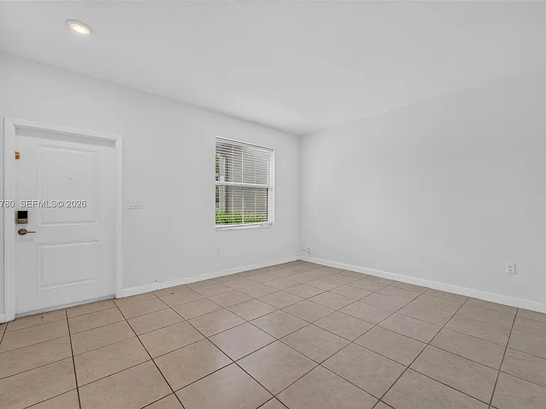 1586 SE 27th Ter #1586 — Photo 16