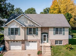 238 7th St, Silvis, IL 61282