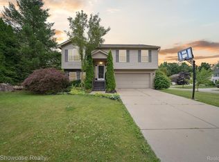 2738 Birchwood Dr, Waterford, MI