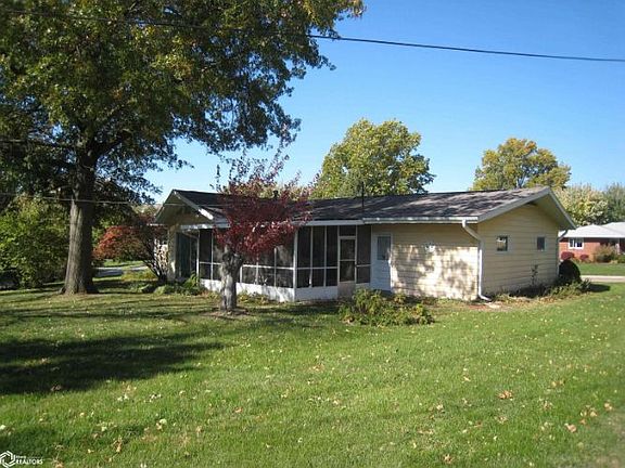 3rd image of 411 Eicher St