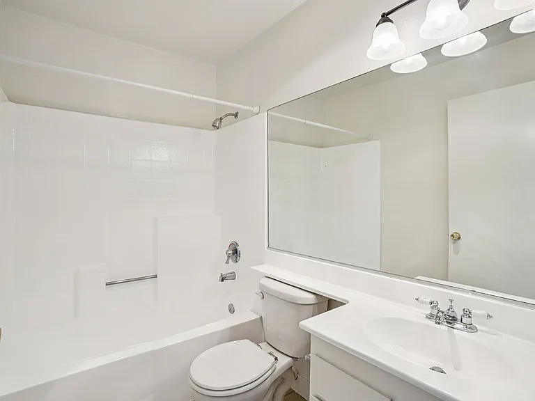 165 N Hoover St — Photo 12