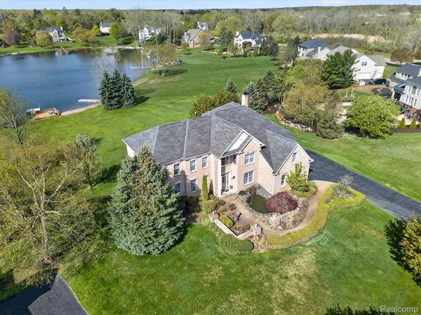 1595 Boulder Lake Dr, Milford, MI 48380