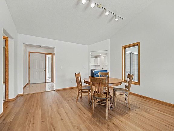 3rd image of 1112 Heywood Rd