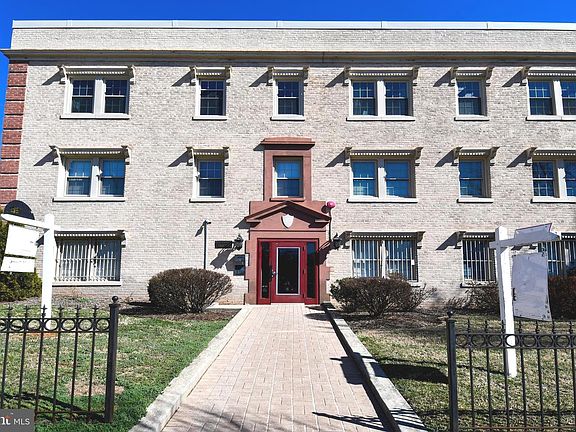 2nd image of 2625 3rd St NE APT 301