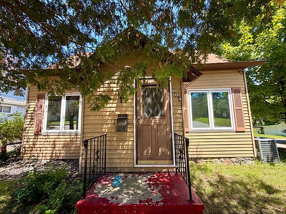2nd image of 904 River St