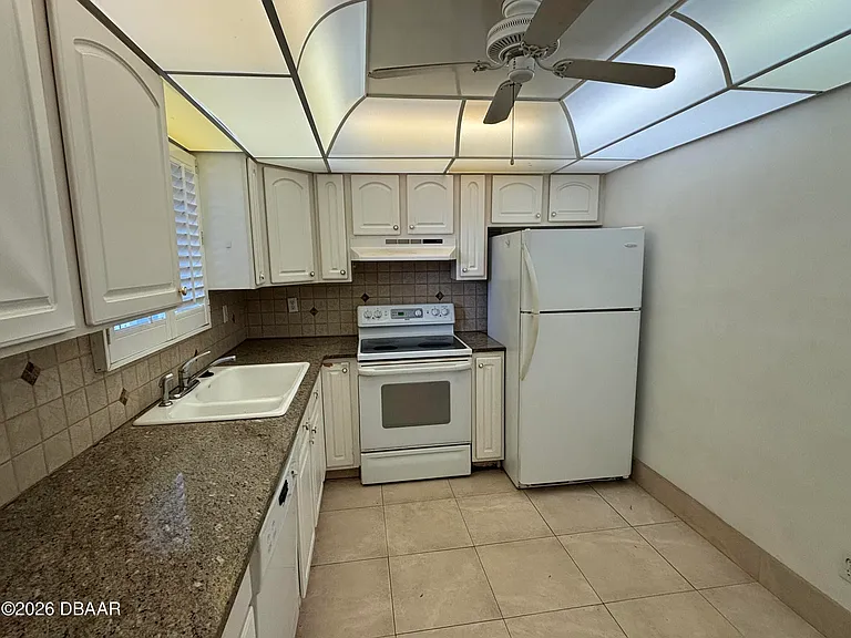 100 Silver Beach Ave #202 — Photo 3