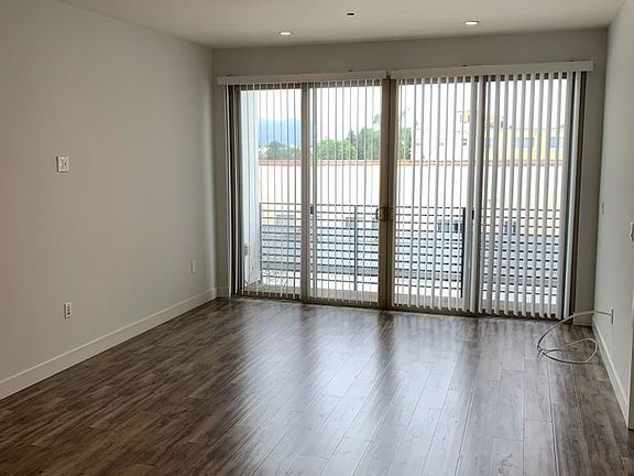 5th image of 11214 Morrison St #202
