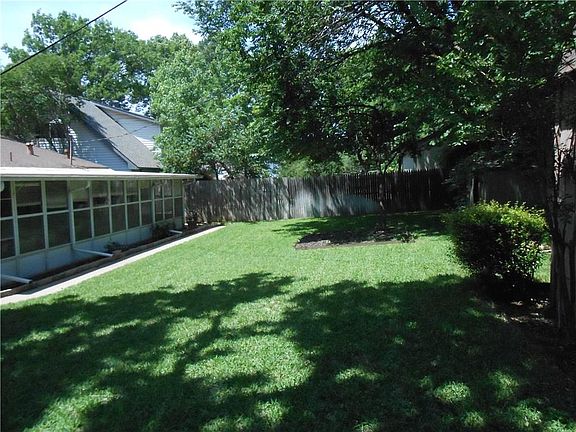 2nd image of 1907 Kerry Dr