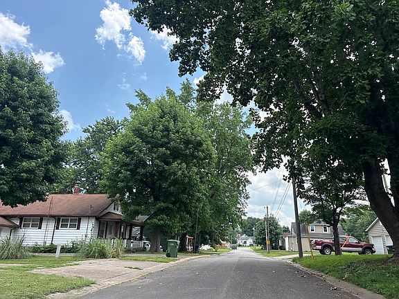 5th image of 409 Schroeder St