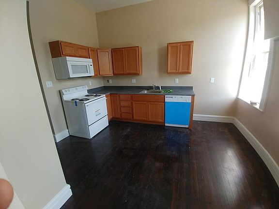 4th image of 5601 S Broadway