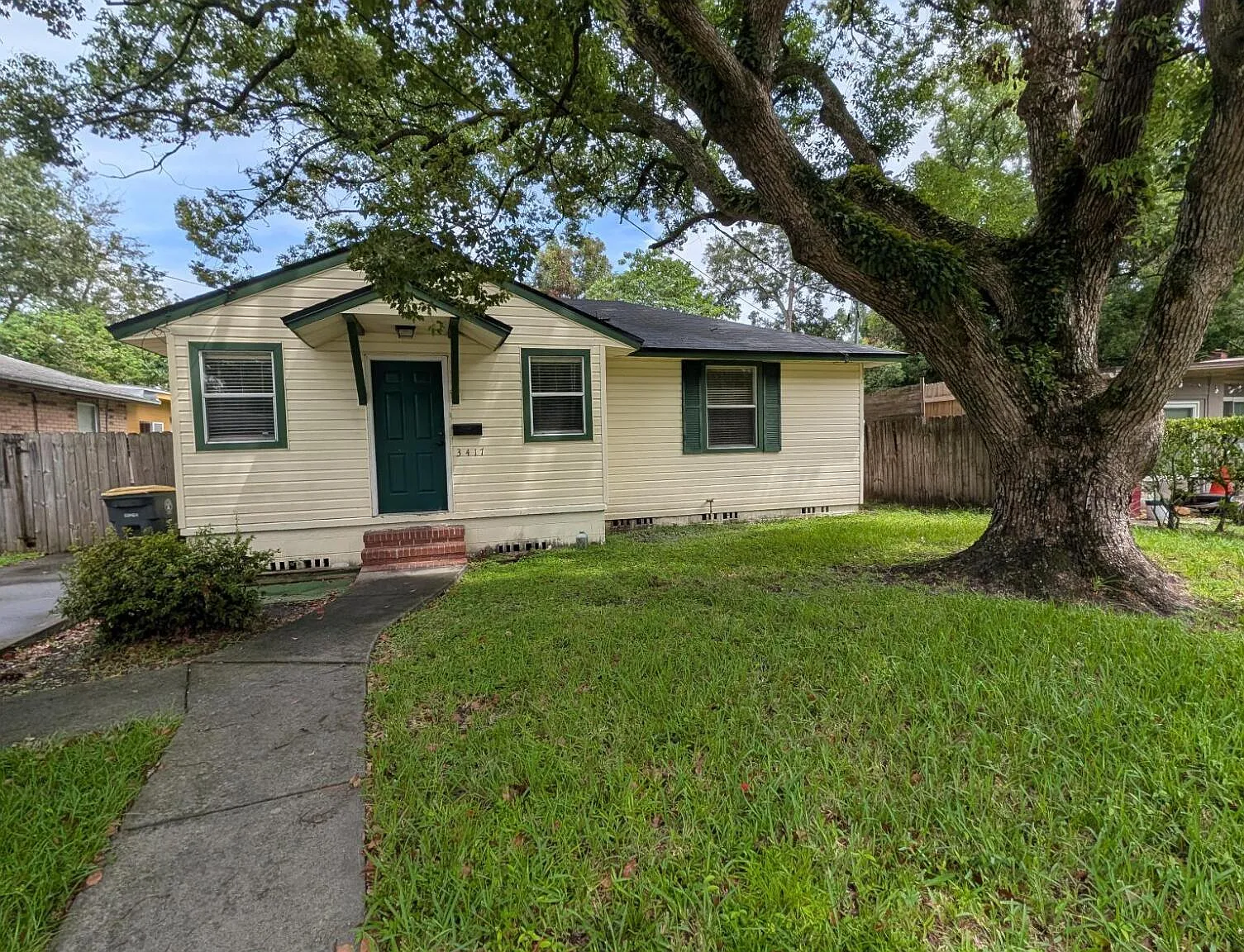 2 bed, 1.0 bath, 936 sqft, $900 — Photo 1