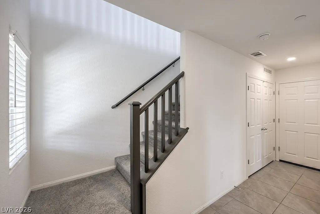 3 bed, 2.0 bath, 1364 sqft, $2,222 — Photo 4