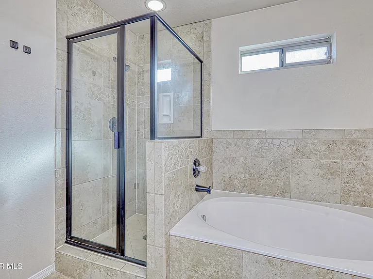 14325 Woods Point Ave — Photo 32