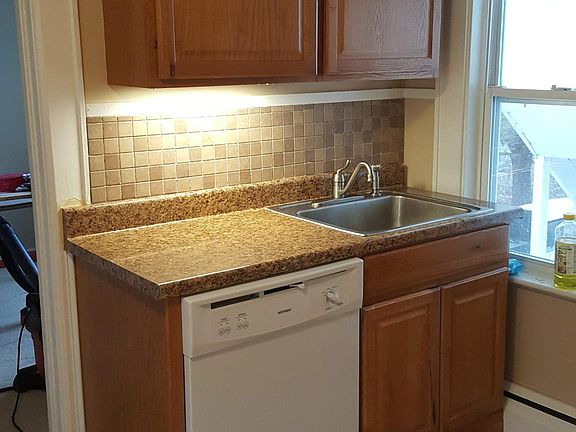 3rd image of 19 Highland Ave Fl 1ST