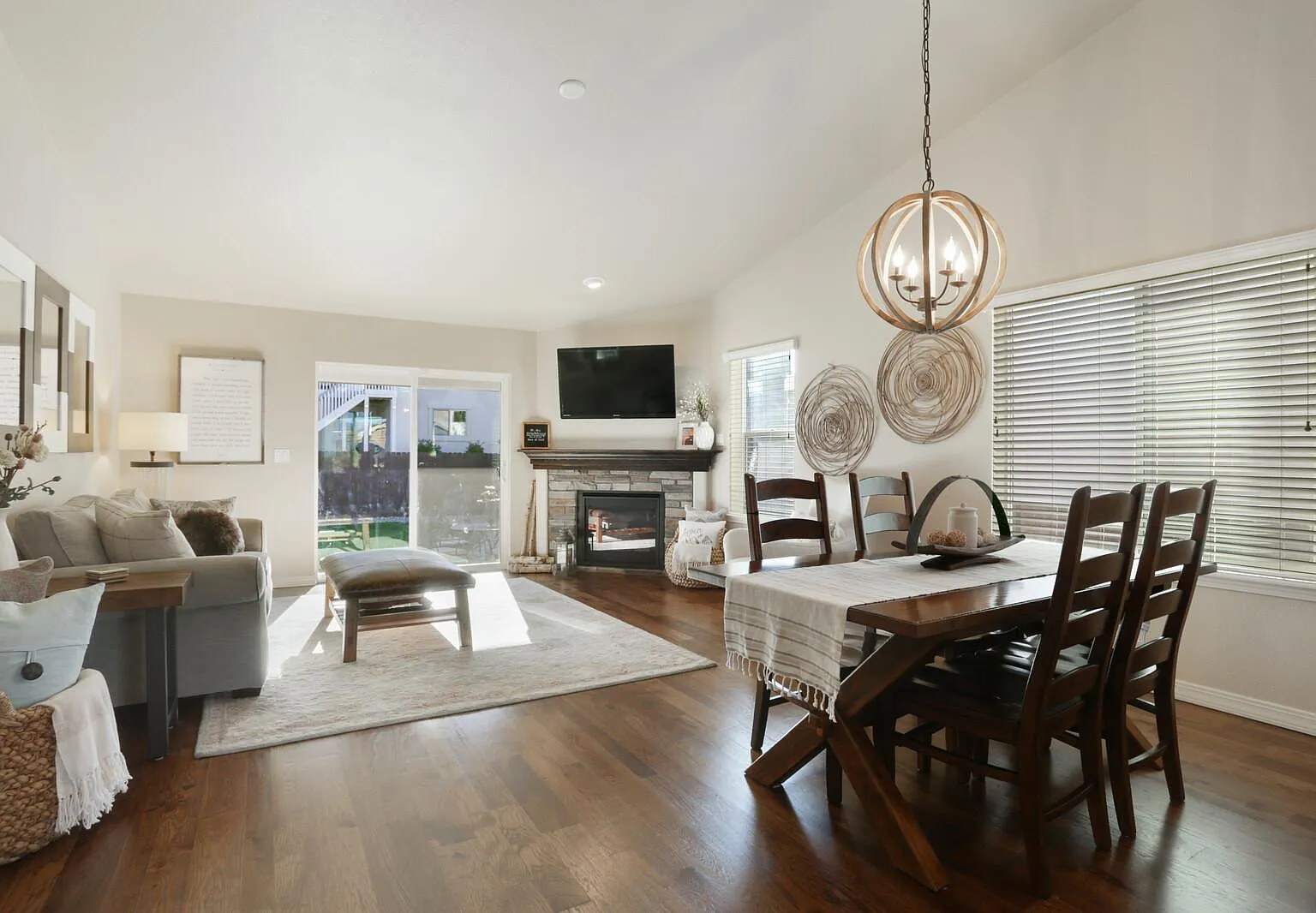 4 bed, 2744 sqft, $2,950 — Photo 4