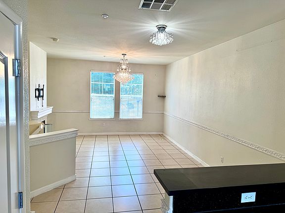 4th image of 719 Veranda Cir