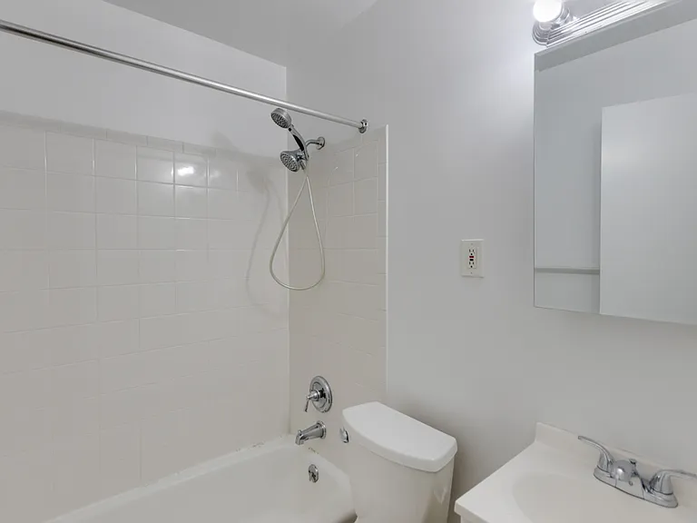Full Bath with tub/shower