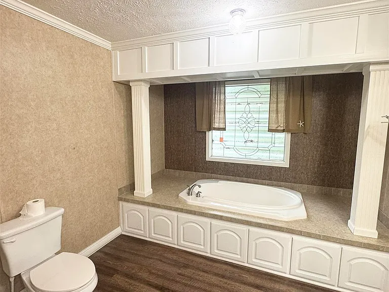 1002 Mills Ave — Photo 15