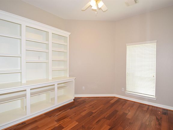 3rd image of 1902 Myrna Ln