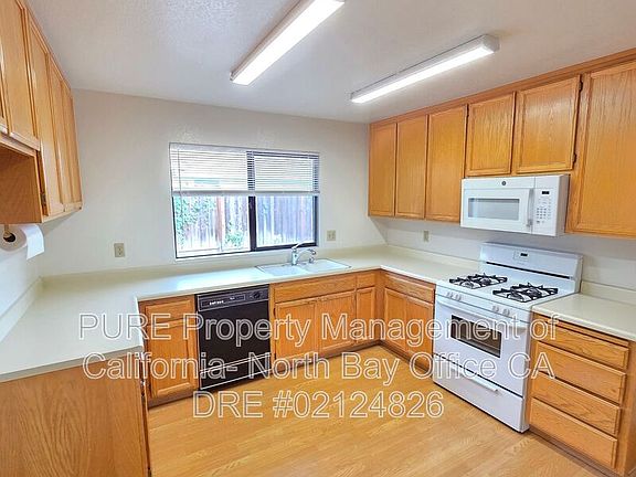3rd image of 1641 Rainier Ave