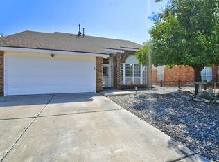 6 Apache Plume Rd, Los Lunas, NM 87031