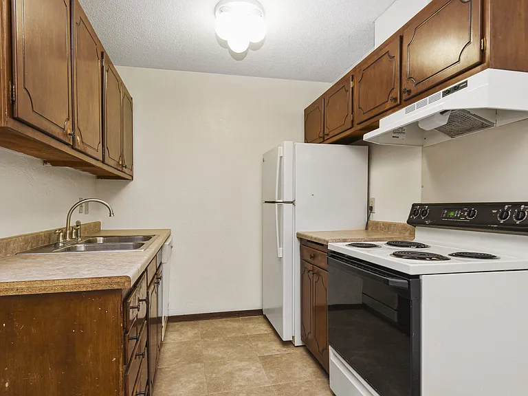 Fridley, MN Georgetown on the River Apartments | Kitchen