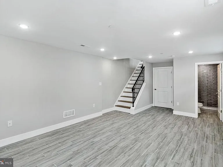 2348 Mountain St — Photo 14