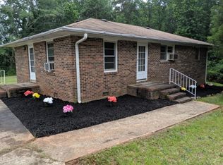 105 Leona Dr, Iva, SC 29655