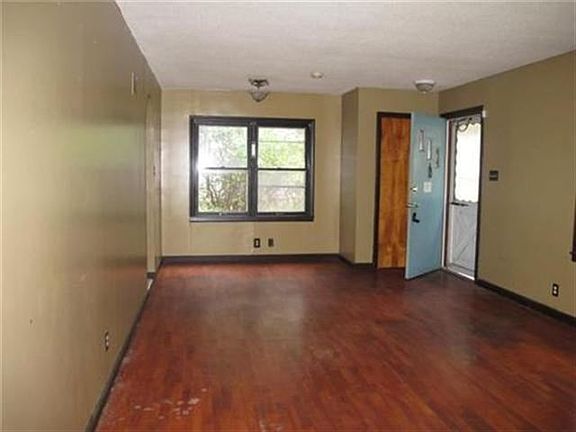 2nd image of 903 N 10th St